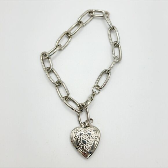 Silver paperclip chain heart charm bracelet - Picture 3 of 8